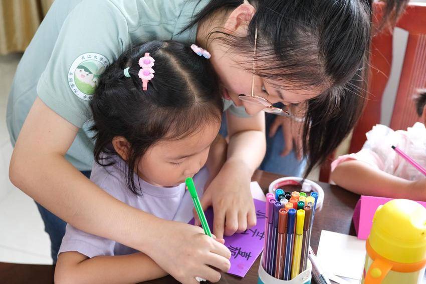 以实干赴青春,让暑期课堂在五峰“落地生花”(1).docx